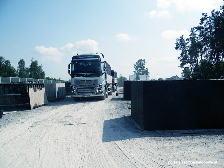 Transport szamb betonowych  w Pińczowie